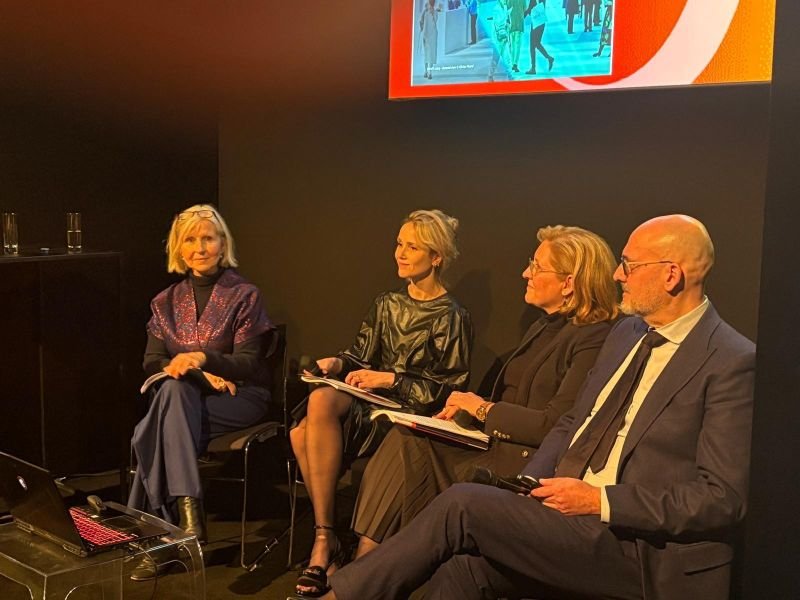 Digital renaissance: blockchain, NFTs, and the evolving art market ecosystem